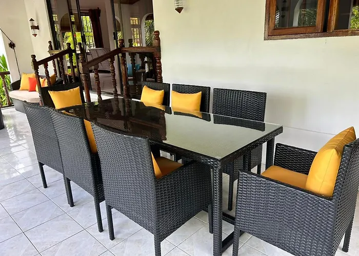 Elilia's Haven * Beau Vallon (Mahe)