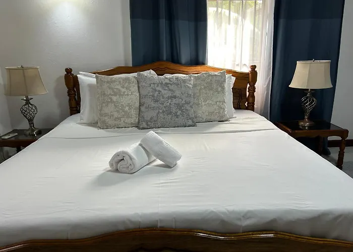 Elilia's Haven * Beau Vallon (Mahe)